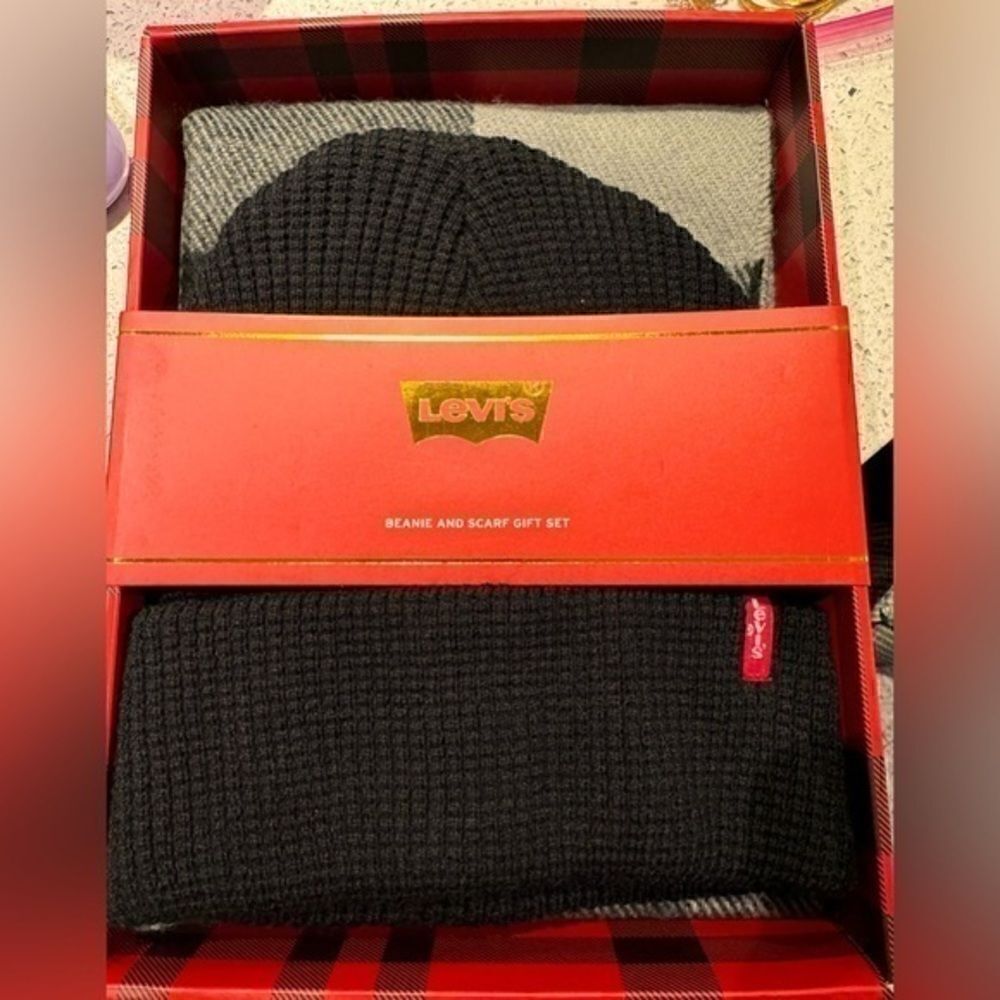 Levi’s Beanie & Scarf Gift Set – Cozy Essentials for Him – Retail Value $55